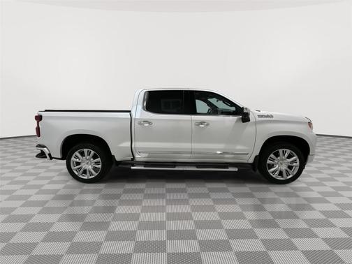 Iridescent Pearl Tricoat 2024 Chevrolet Silverado 1500 High Country