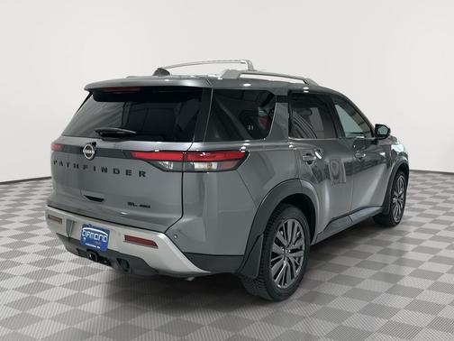 2022 Nissan Pathfinder SL 4WD