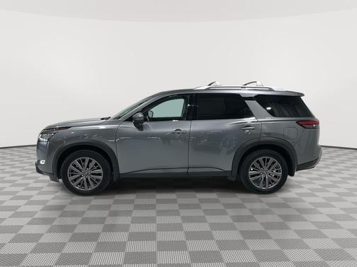 2022 Nissan Pathfinder SL 4WD