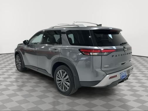 2022 Nissan Pathfinder SL 4WD