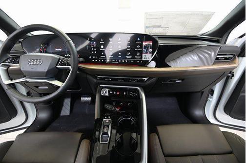 White 2025 Audi Q5 2.0T Premium