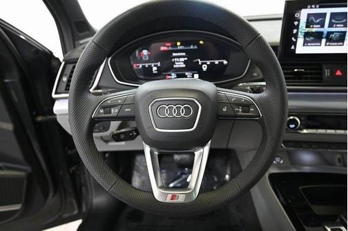 2025 Audi Q5 45 S line quattro Premium