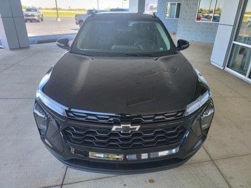 Mosaic Black Metallic 2026 Chevrolet Trax LT