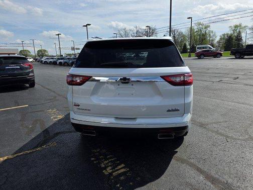 Iridescent Pearl Tricoat 2021 Chevrolet Traverse High Country