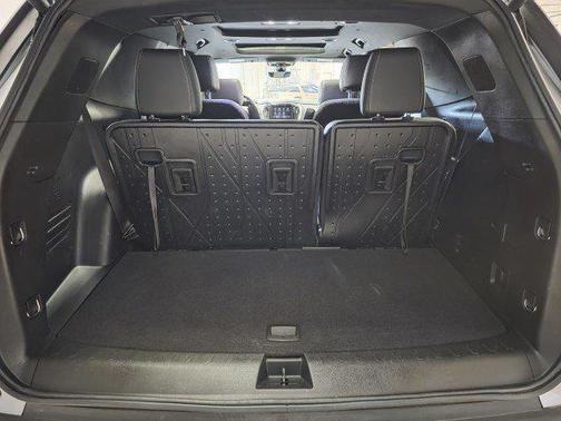 Sterling Gray Metallic 2023 Chevrolet Traverse LT Leather