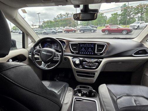 Brilliant Black Crystal Pearlcoat 2017 Chrysler Pacifica Touring-L