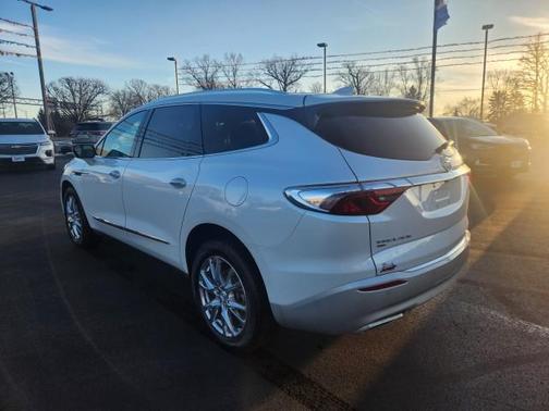 2022 Buick Enclave AWD Essence