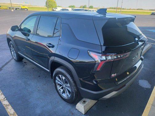 Mosaic Black Metallic 2026 Chevrolet Equinox 1LT