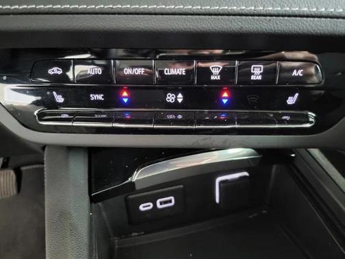 Summit White 2022 Buick Envision FWD Preferred