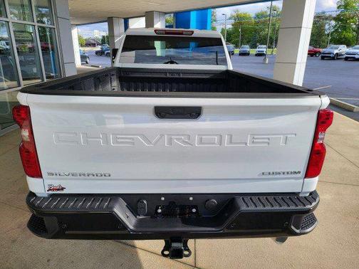 Summit White 2026 Chevrolet Silverado 2500 Custom