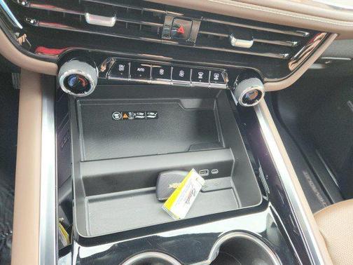 2025 Chevrolet Suburban 4WD High Country