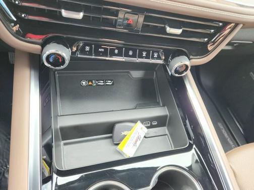 2025 Chevrolet Suburban 4WD High Country