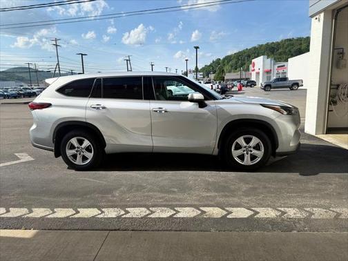 2022 Toyota Highlander Hybrid LE