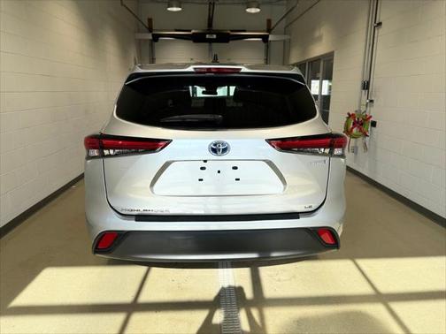 2022 Toyota Highlander Hybrid LE