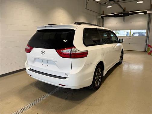 2018 Toyota Sienna LE
