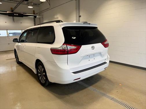2018 Toyota Sienna LE