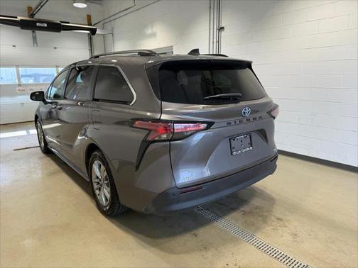 2022 Toyota Sienna XLE 7 Passenger