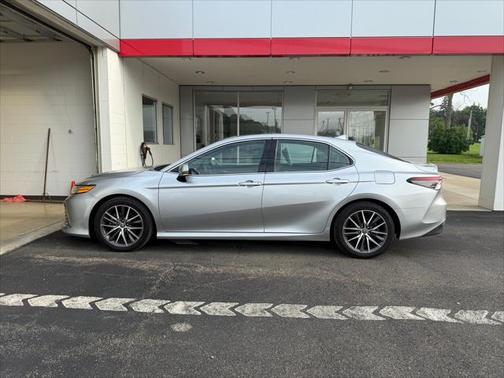 2023 Toyota Camry Hybrid XLE