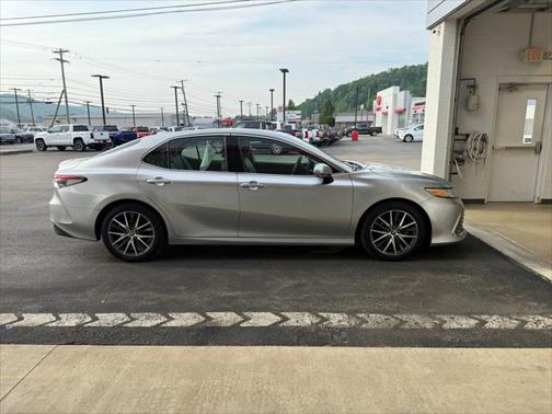 2023 Toyota Camry Hybrid XLE