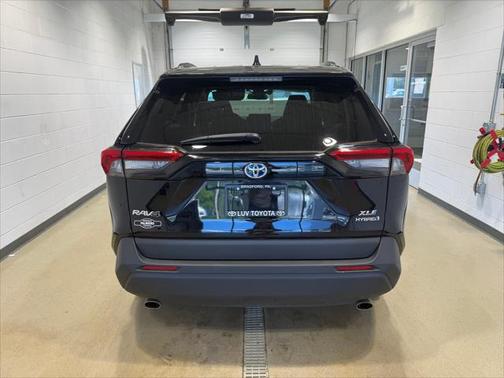 2022 Toyota RAV4 Hybrid XLE