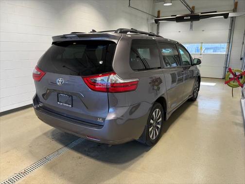 2020 Toyota Sienna LE