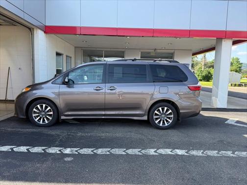 2020 Toyota Sienna LE