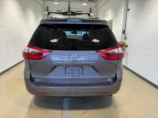 2020 Toyota Sienna LE