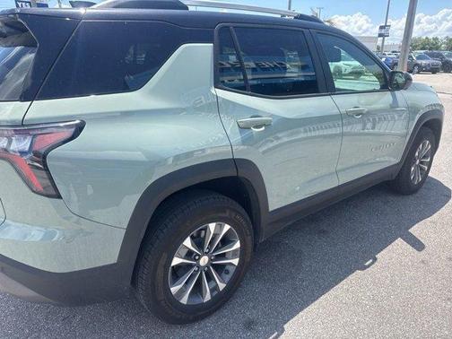 Green 2025 Chevrolet Equinox LT