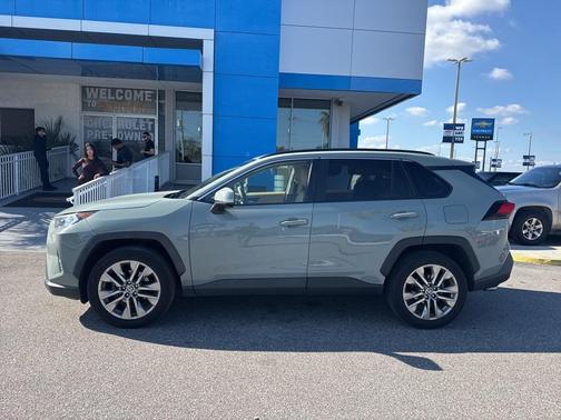 2021 Toyota RAV4 XLE Premium