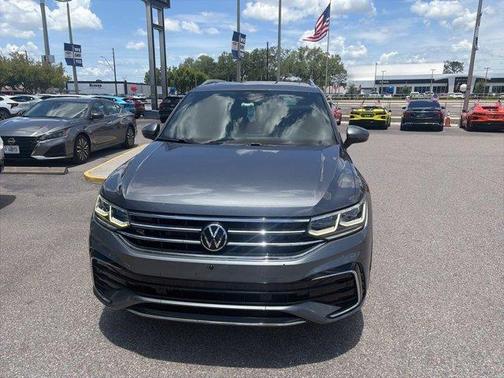 Platinum Gray Metallic 2022 Volkswagen Tiguan 2.0T SEL R-Line