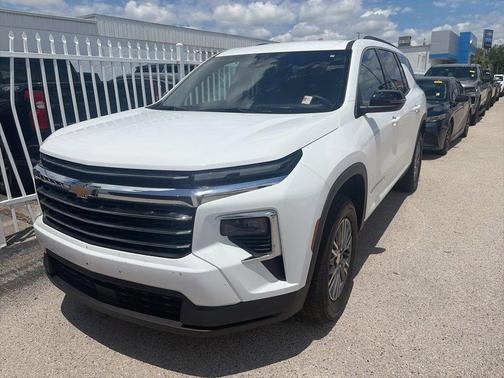 Summit White 2025 Chevrolet Traverse LT