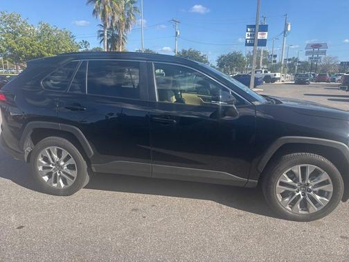 2025 Toyota RAV4 XLE Premium