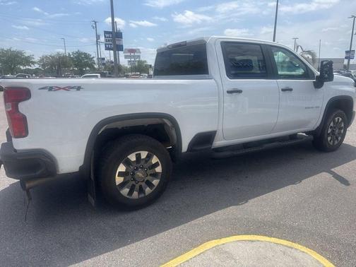 Summit White 2024 Chevrolet Silverado 2500 Custom