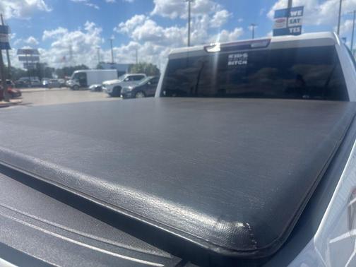 Summit White 2023 Chevrolet Silverado 1500 LT