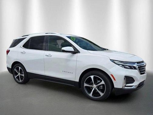 Iridescent Pearl Tricoat 2023 Chevrolet Equinox Premier