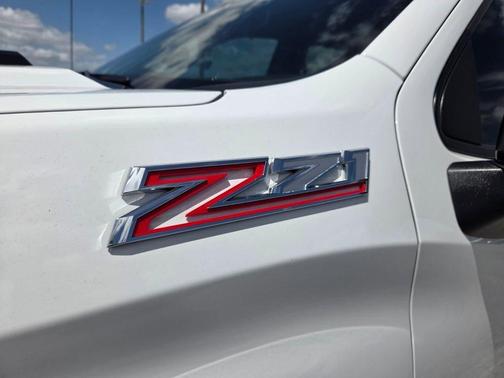 Summit White 2025 Chevrolet Silverado 1500 Custom Trail Boss