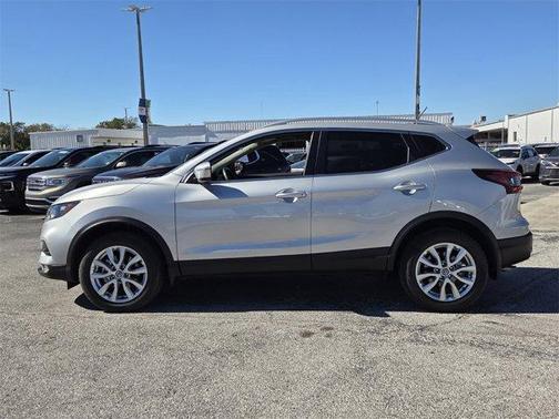 2022 Nissan Rogue Sport SV