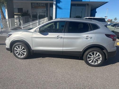 2022 Nissan Rogue Sport SV