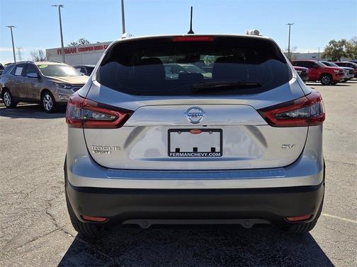2022 Nissan Rogue Sport SV