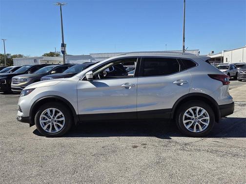 2022 Nissan Rogue Sport SV