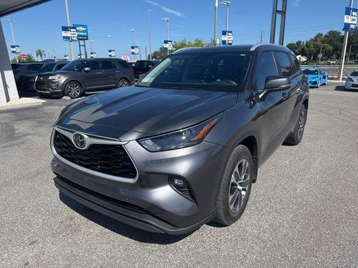 2024 Toyota Highlander LE