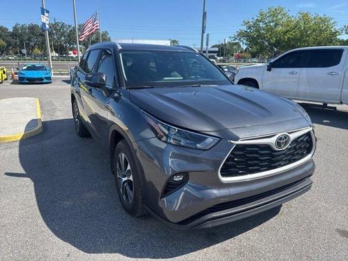 2024 Toyota Highlander LE