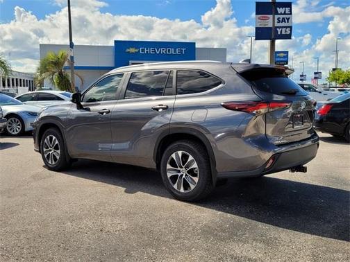 2024 Toyota Highlander LE