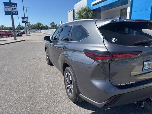 2024 Toyota Highlander LE