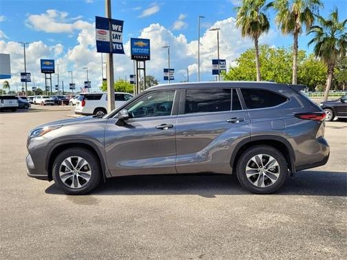 2024 Toyota Highlander LE