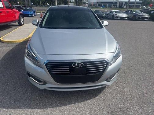 2017 Hyundai SONATA Hybrid Limited