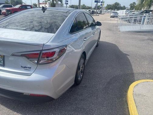 2017 Hyundai SONATA Hybrid Limited