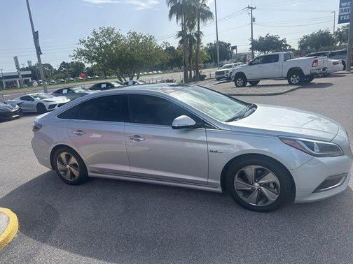 2017 Hyundai SONATA Hybrid Limited