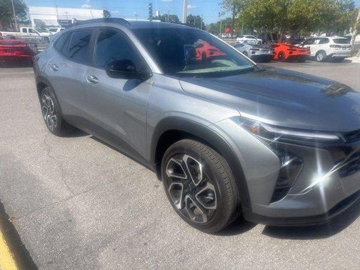 Sterling Gray Metallic 2025 Chevrolet Trax 2RS