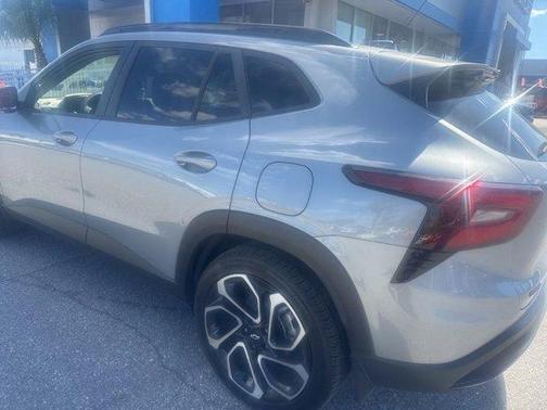 Sterling Gray Metallic 2025 Chevrolet Trax 2RS